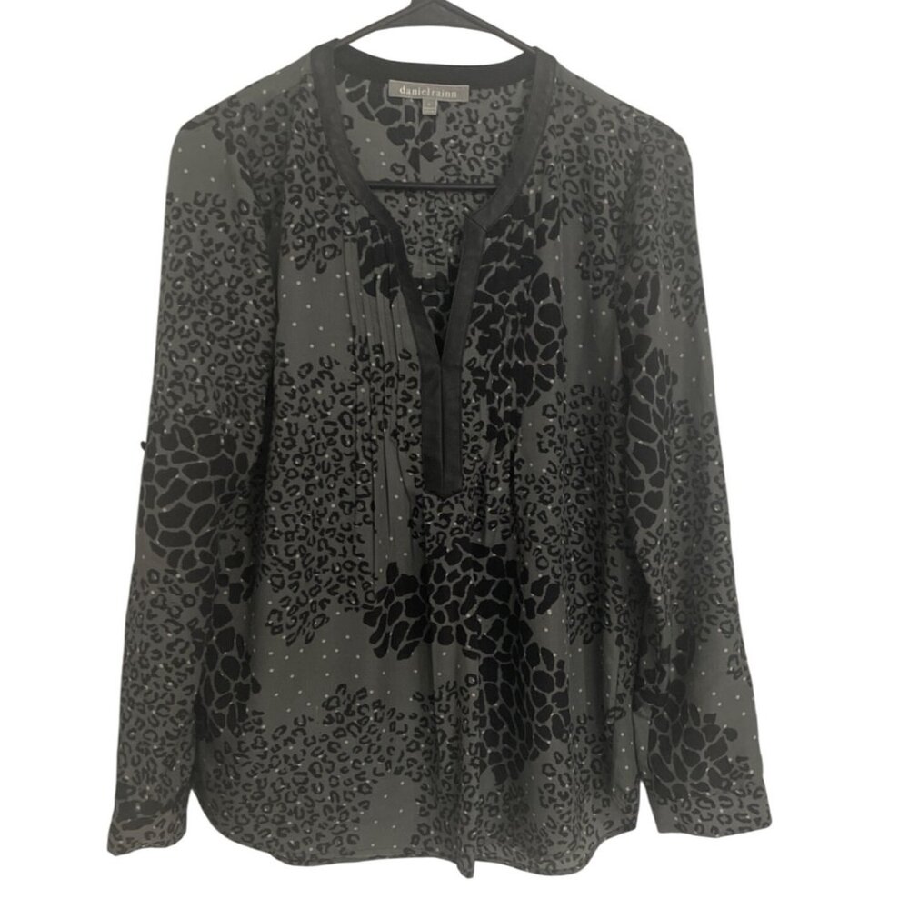Daniel Rainn Womens Leopard Print Blouse Long Sleeves Sz SM Preppy Timeless